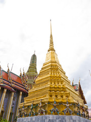 Fototapeta premium Golden pagoda in Wat Phra Kaew