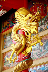 Fototapeta na wymiar Golden Dragon z Sanktuarium Świętego.