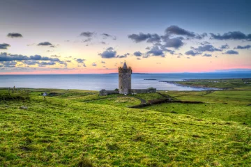 Foto op Canvas Doonagore castle at sunset, Co. Clare, Ireland © Patryk Kosmider
