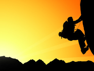 Silhouette de jeune adulte grimpant au sommet du sommet