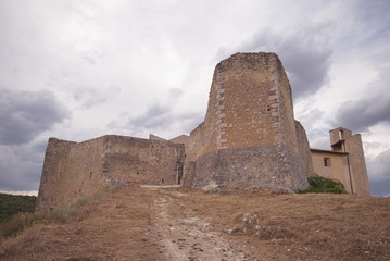 Fototapeta na wymiar Prata na zamek, Camponeschi, L'Aquila, Abruzja, Włochy