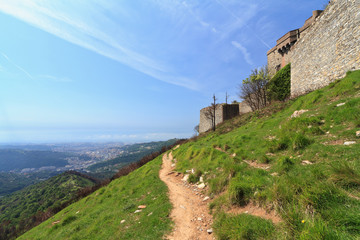 Fototapeta na wymiar fortyfikacja nad Genova, Włochy