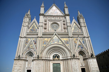 Fototapeta na wymiar Shining fasada katedry w Orvieto