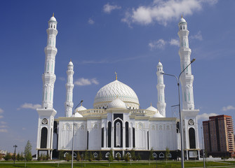 Obraz premium Mosque in Astana on summer day. Kazakhstan. Central Asia.