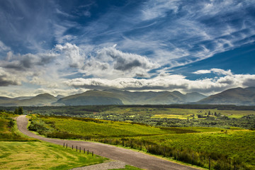 Fototapeta na wymiar Ścieżka prowadząca do góry w Szkocji