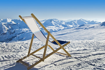 Chaise longue sur les pistes de ski - Alpes