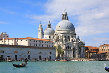 Fototapeta na wymiar Eglise Santa Maria della Salute à Venise - Italie