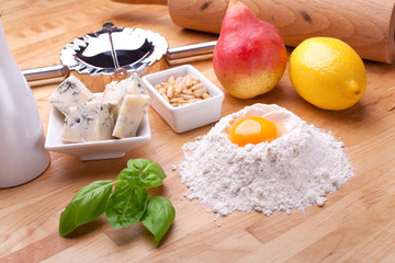 Ravioli mit Gorgonzola Birne Füllung
