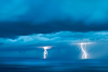 Photo sur Plexiglas Orage Tempête sur la mer avec des éclairs