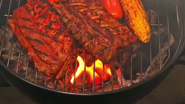grilling spare ribs with corn on the cob