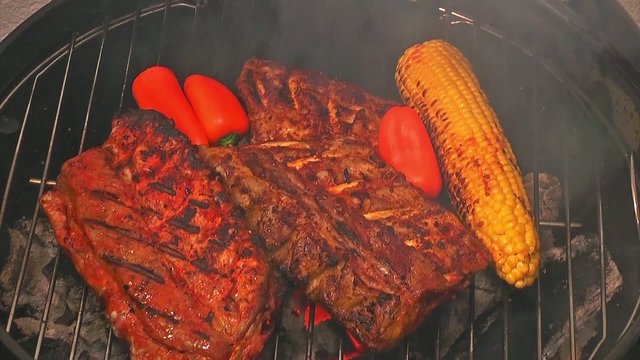 grilling spare ribs with corn on the cob