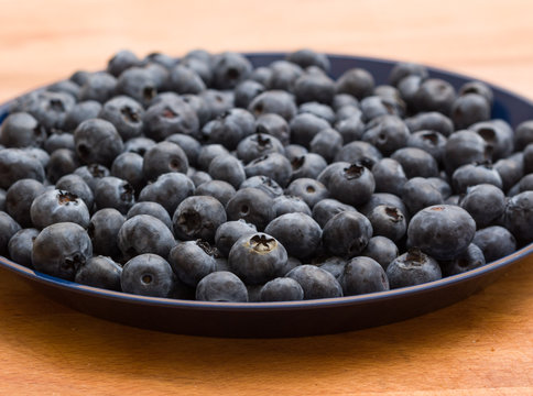 Plate of blueberries