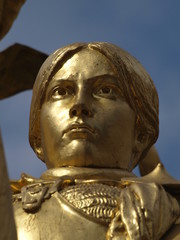 Estatua equestre de Juana de Arco en París - obrazy, fototapety, plakaty
