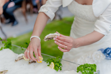 bride prepare oyster