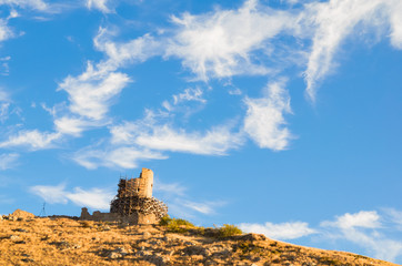 Obraz premium Blue sky and old fortress