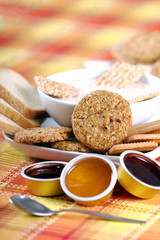 Marmellata e biscotti ai cereali