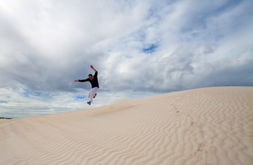  Dune di sabbia, jump in Lancelin sand dune, Australia