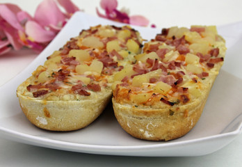 baguette mit ananas und schinken