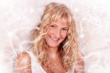Blonder Weihnachtsengel mit Sternenstaub