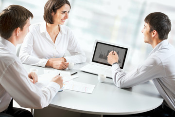 Obraz premium Young business people. Teamwork.