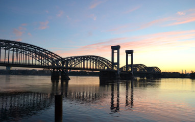 Fototapeta na wymiar Finlandia Most kolejowy o świcie