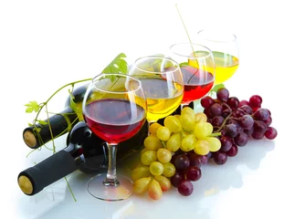 Wall murals Wine bottles and glasses of wine and ripe grapes isolated on white