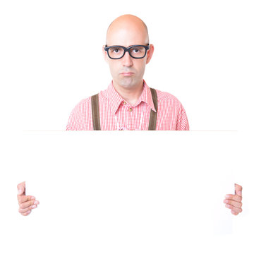 Trauriger Nerd mit Werbeschild