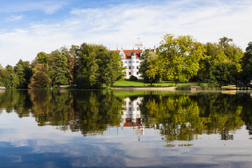 Fototapeta na wymiar Boitzenburg Zamek widziany z staw od kuchni