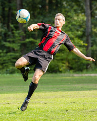 Fußballer beim Torschuß