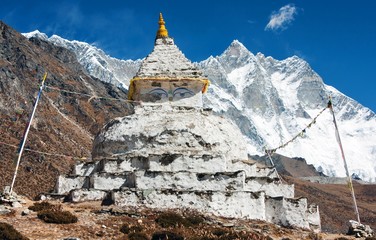 buddhist stupa with mount Lhotse - way to everest base camp