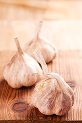 garlic whole heads bulbs on rough chopping board