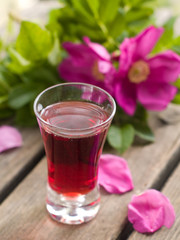 Rosehip liquor