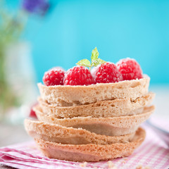 himbeer-vanille kuchen türmchen