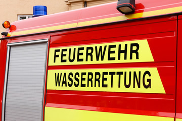 Einsatzfahrzeug der Feuerwehr Wasserrettung