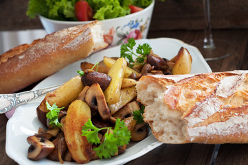 Pilze mit Bratkartoffeln