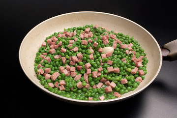Pisellini e prosciutto cotto