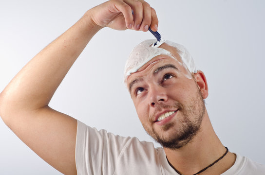 &iquest;Calvo? &iexcl;Af&eacute;itate la cabeza!