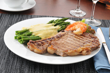 Steak and asparagus with shrimp