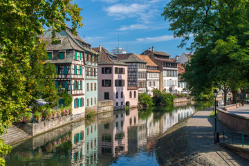 Canal in Petite France area, Strasbourg, France - obrazy, fototapety, plakaty