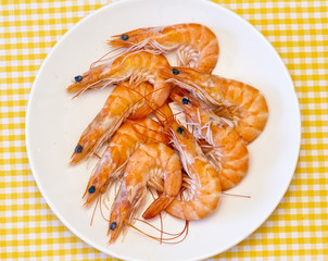 delicious fresh cooked shrimp prepared to eat