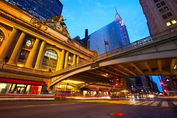 Deurstickers New York taxi Grand Central langs 42nd Street in de schemering, New York City