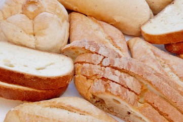 vari tipi di pane ammucchiato