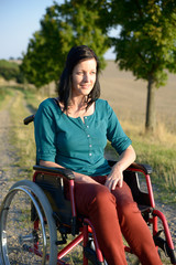 Obraz premium Frau im Rollstuhl