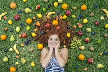 Girl with fruit © Halfpoint