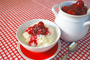 Milchreis  mit  Erdbeeren