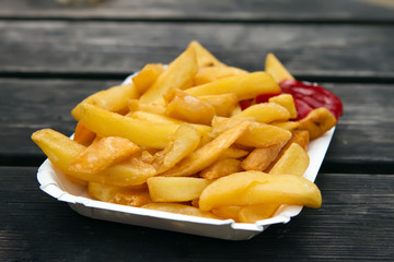 portion of takeaway chips in a white container
