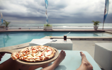 Pizza face à la mer