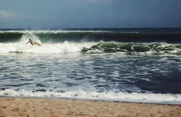 surf en indonésie