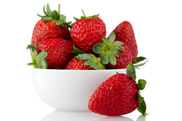 Fresh strawberries in bowl