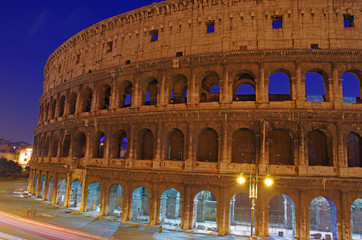 Fototapeta na wymiar Nocny widok Koloseum